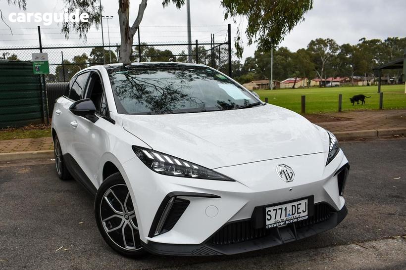 White 2024 MG MG4 Hatchback Essence Long Range 77 180Kw