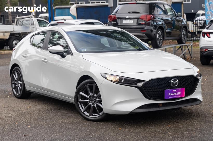 White 2024 Mazda 3 Hatchback G20 Evolve