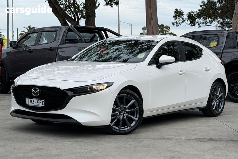 White 2025 Mazda 3 Hatchback G20 Evolve