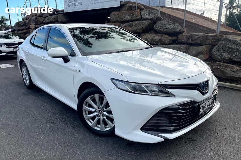 White 2018 Toyota Camry Sedan Ascent