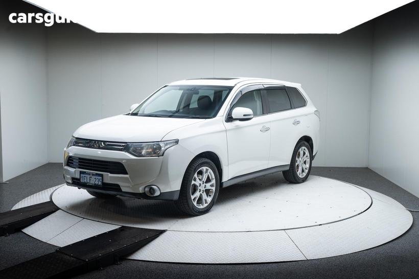 White 2013 Mitsubishi Outlander Wagon Aspire (4X4)