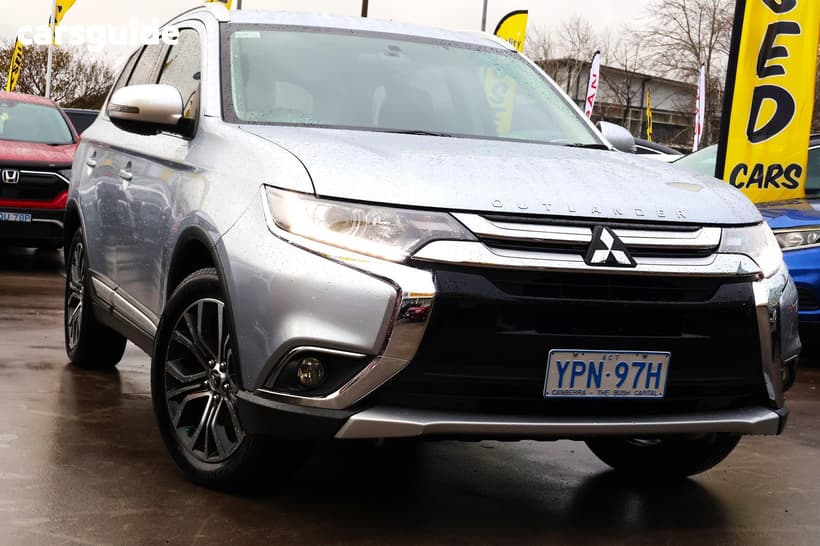 Silver 2017 Mitsubishi Outlander Wagon Ls (4X2)