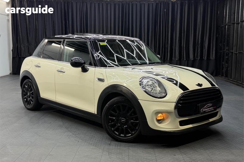 White 2017 Mini Cooper Hatchback 5D Hatch