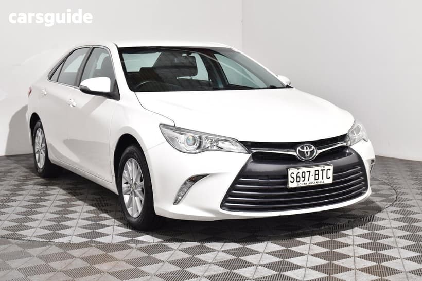 White 2016 Toyota Camry Sedan Altise