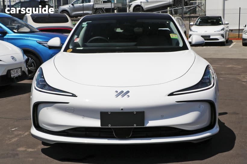 White 2025 MG Im5 Sedan Premium