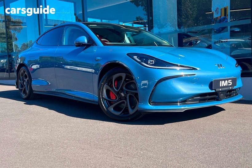 Blue 2026 MG Im5 Hatch PLATINUM R