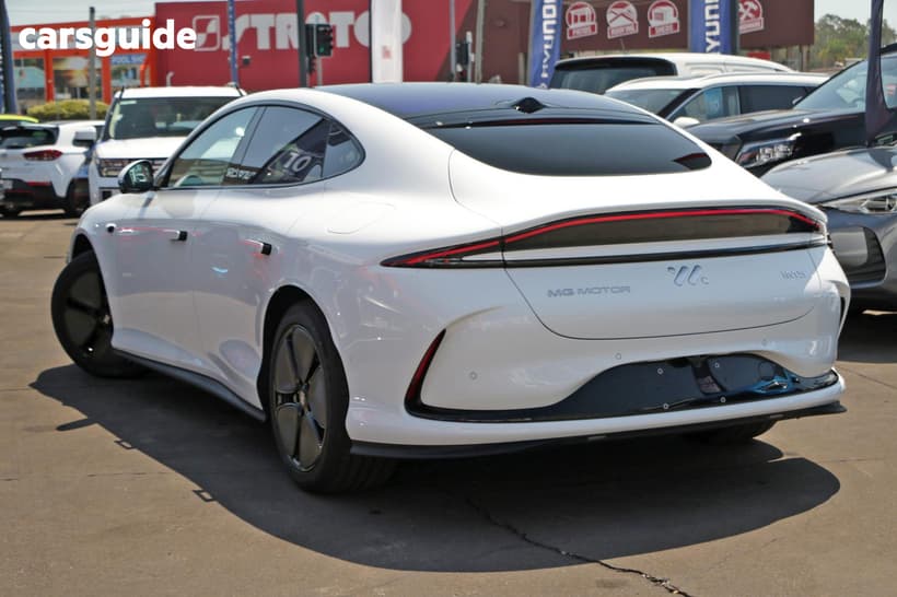 White 2025 MG Im5 Sedan Premium