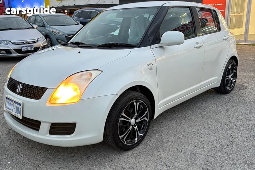 White 2009 Suzuki Swift Hatchback