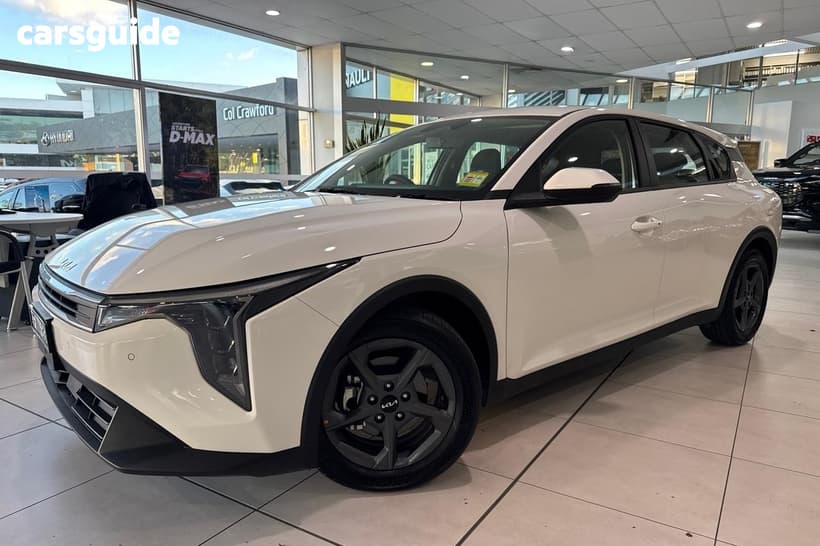 White 2025 Kia K4 Hatchback S