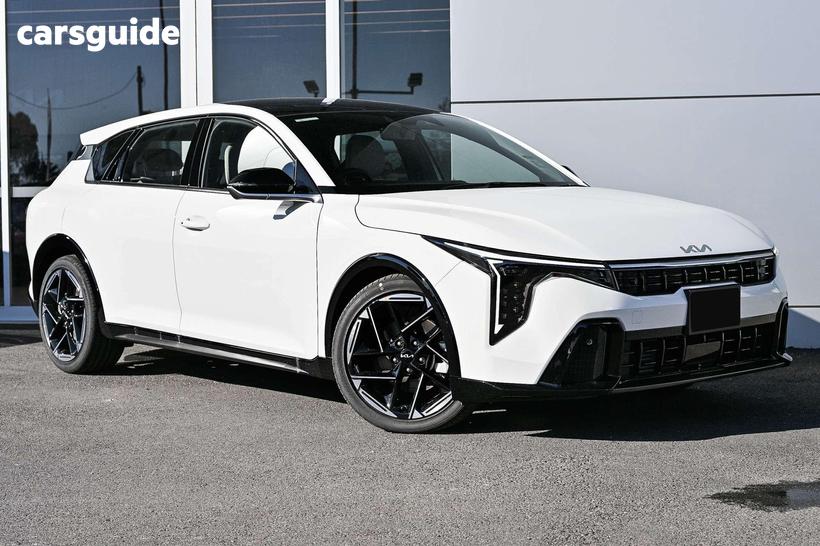White 2025 Kia K4 Hatchback Gt-Line