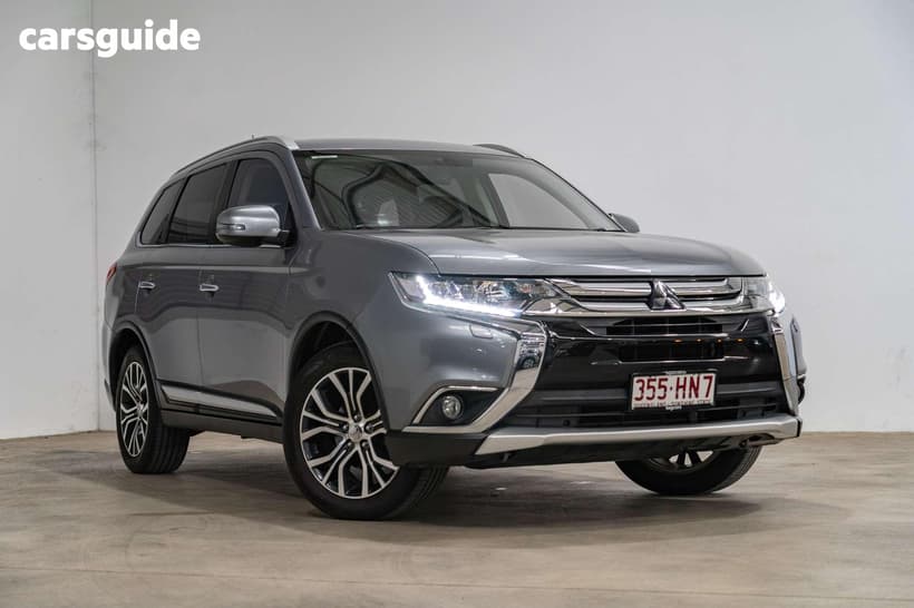 Silver 2015 Mitsubishi Outlander Wagon Exceed (4X4)