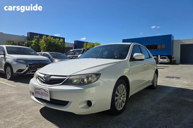 White 2011 Subaru Impreza Hatchback R (Awd)