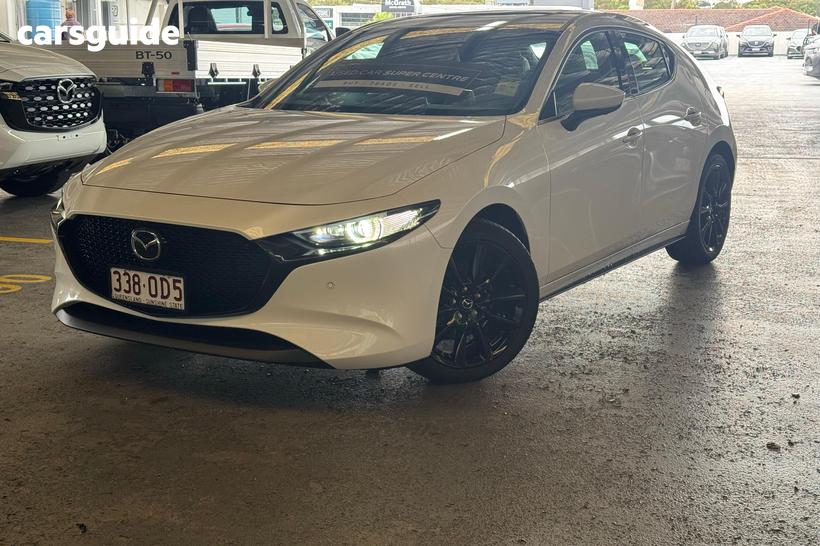 White 2024 Mazda 3 Hatchback G25 Astina