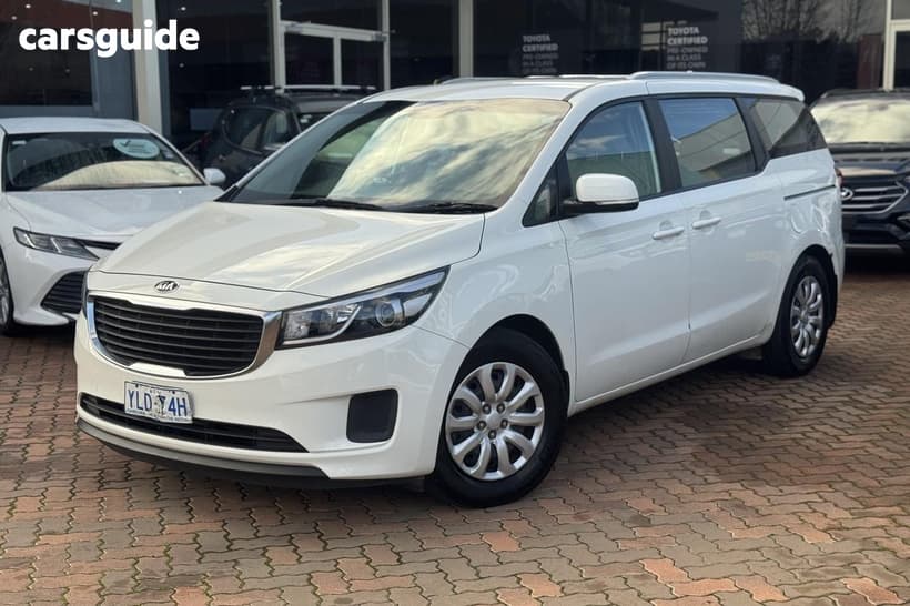 White 2016 Kia Carnival Wagon S
