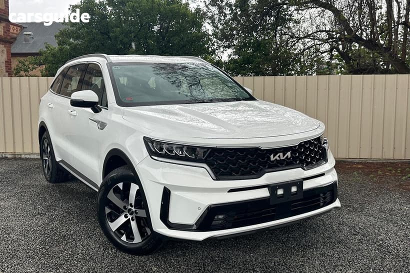 White 2022 Kia Sorento Wagon Sport 7 Seat