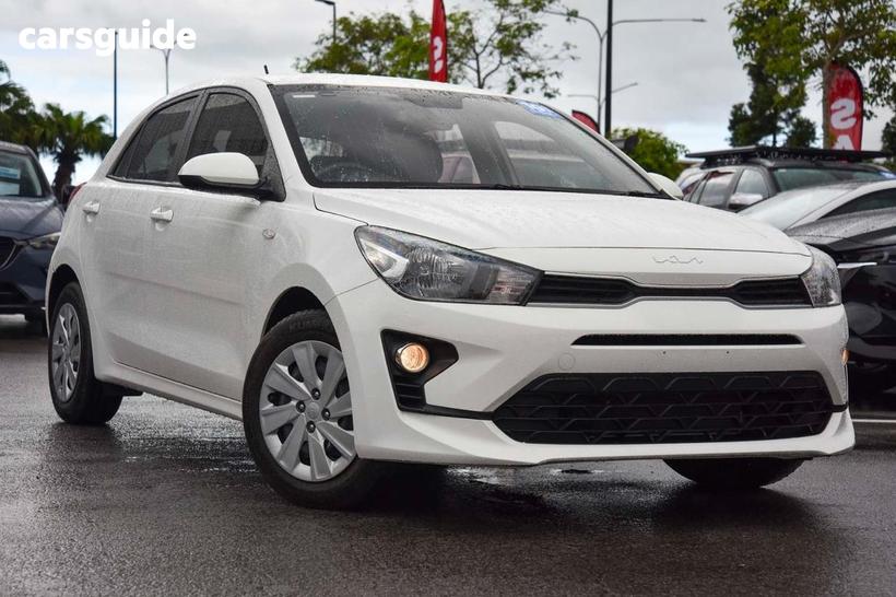 White 2022 Kia RIO Hatchback S