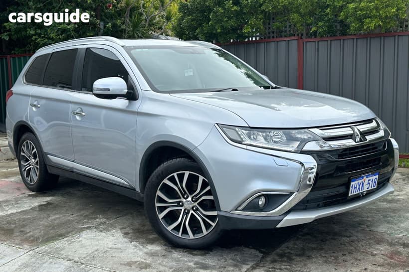 Silver 2015 Mitsubishi Outlander Wagon Exceed (4X4)