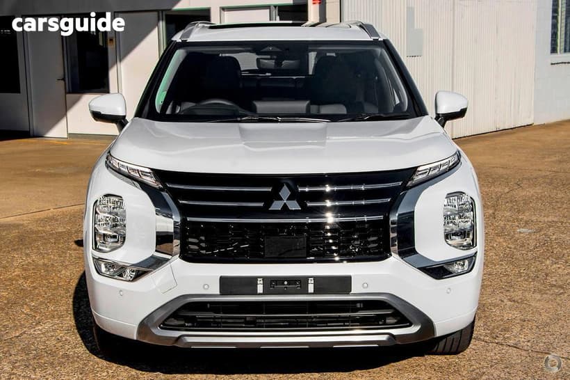 White 2025 Mitsubishi Outlander Wagon Exceed 5 Seat (Awd)