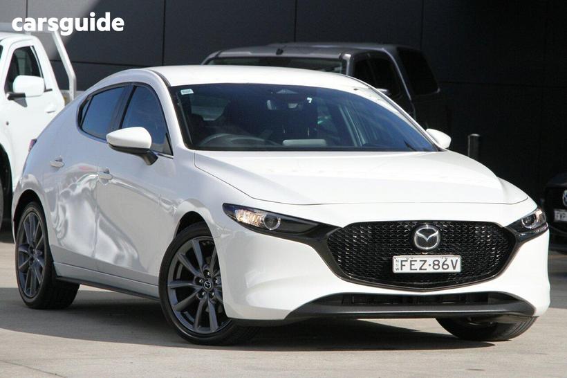 White 2023 Mazda 3 Hatchback G20 Evolve