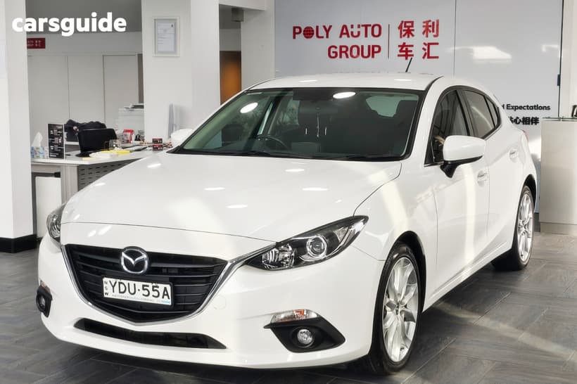 White 2015 Mazda 3 Hatchback Sp25