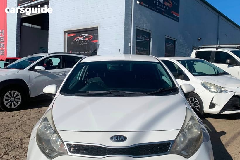 White 2015 Kia RIO Hatchback S