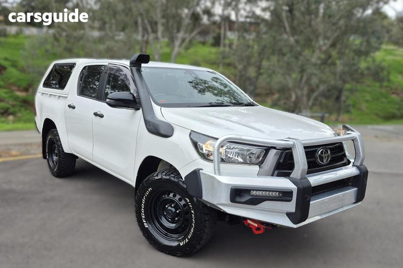 White 2022 Toyota Hilux Double Cab Pick Up Sr5 (4X4)