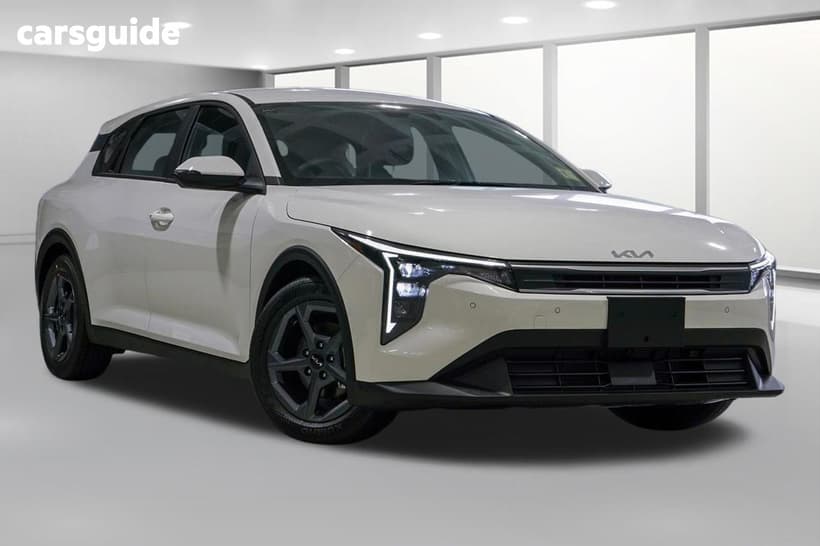 White 2025 Kia K4 Hatchback S