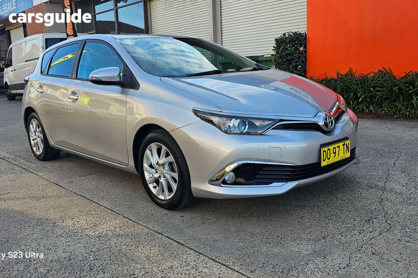Silver 2016 Toyota Corolla Hatchback Ascent Sport