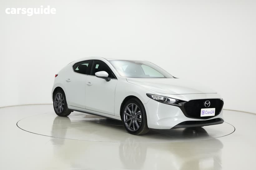 White 2024 Mazda 3 Hatchback G20 Evolve