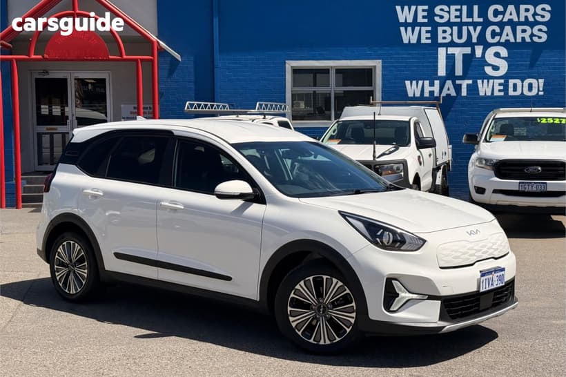 White 2022 Kia Niro Wagon Plus Hev