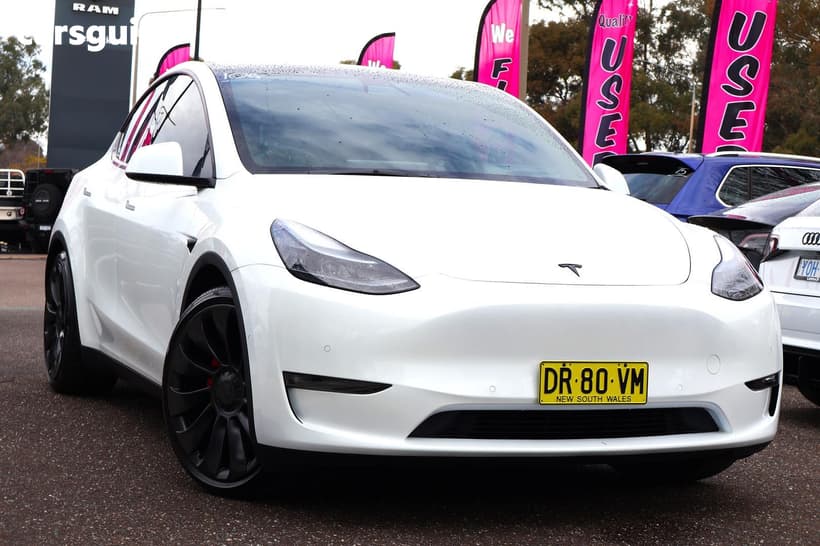 White 2023 Tesla Model Y Wagon Performance