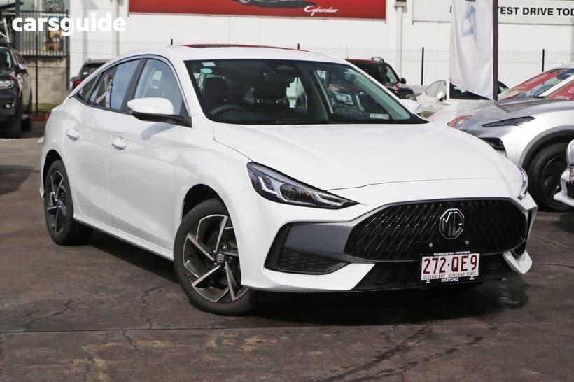 White 2025 MG MG5 Sedan Essence