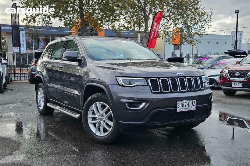 Grey 2017 Jeep Grand Cherokee Wagon Laredo (4X4)