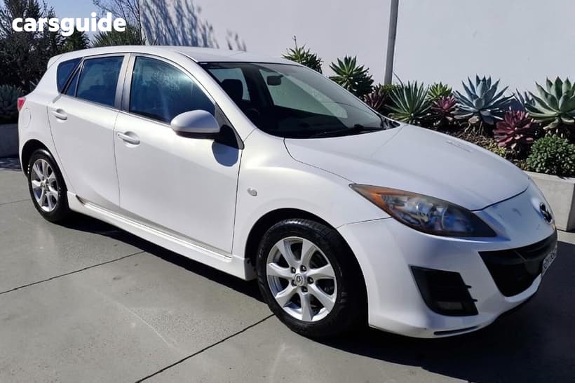 White 2011 Mazda 3 Hatchback Maxx Sport