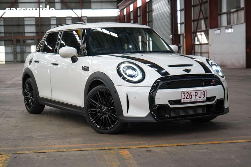 White 2023 Mini Cooper Hatchback S Classic 5D Hatch