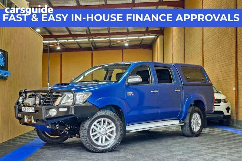 Blue 2015 Toyota Hilux Dual Cab Pick-up Sr5 (4X4)