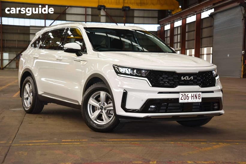 White 2023 Kia Sorento Wagon S 7 Seat