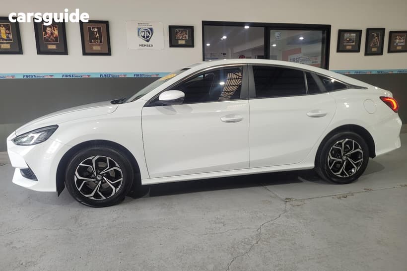 White 2023 MG MG5 Sedan Vibe