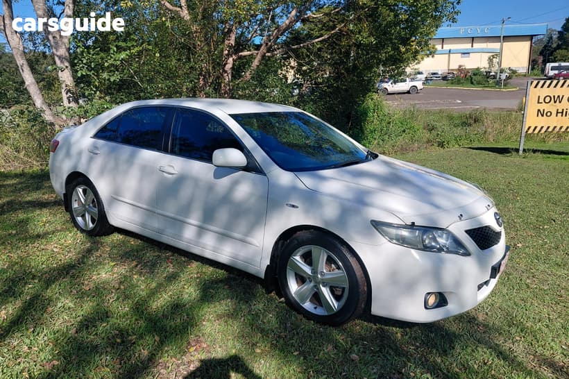 White 2011 Toyota Camry Sedan TOURING SE