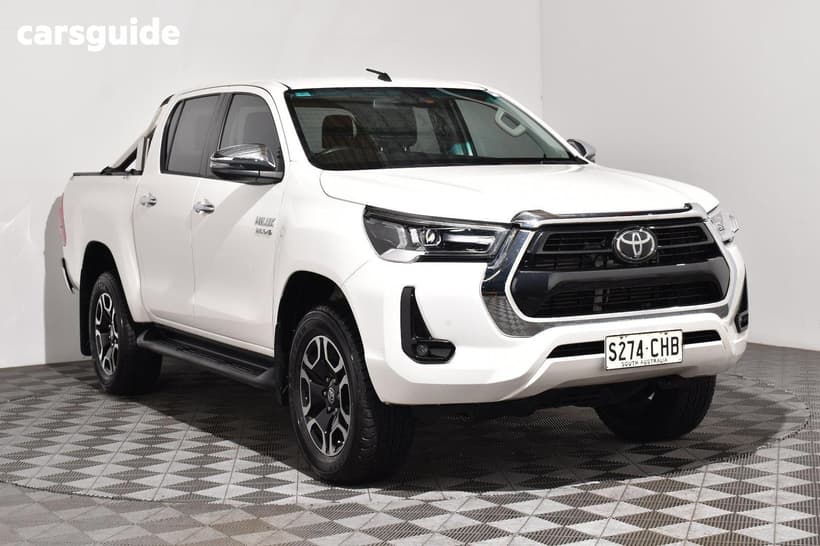 White 2020 Toyota Hilux Double Cab Chassis Sr5 (4X4)