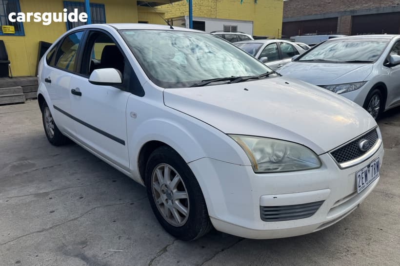 White 2005 Ford Focus Hatchback Cl