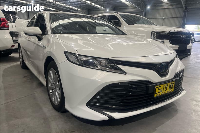White 2019 Toyota Camry Sedan Ascent