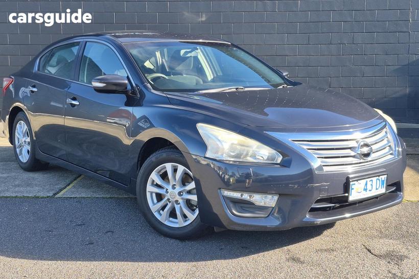 Blue 2016 Nissan Altima Sedan St
