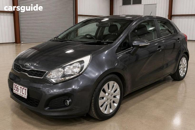 Grey 2013 Kia RIO Hatchback Si