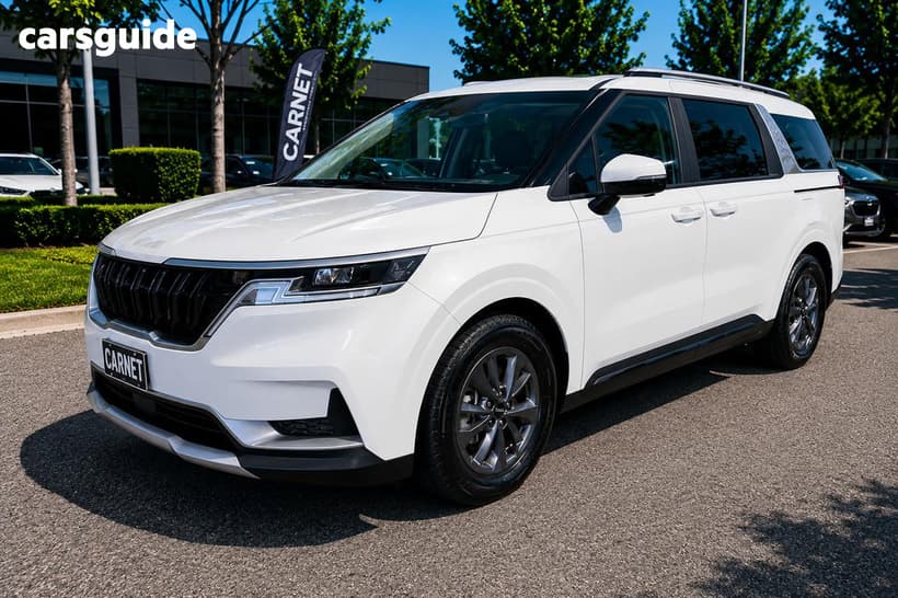White 2023 Kia Carnival Wagon S