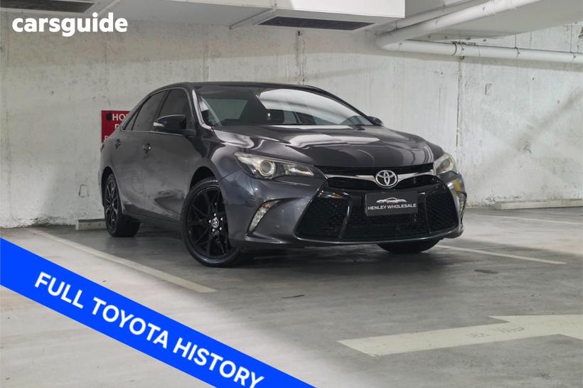 Grey 2016 Toyota Camry Sedan Rz S.E.