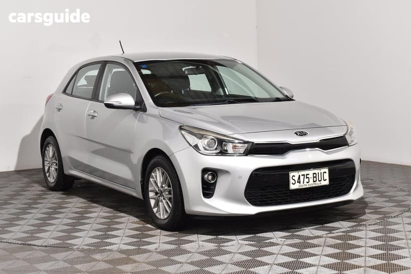 Silver 2017 Kia RIO Hatchback Si