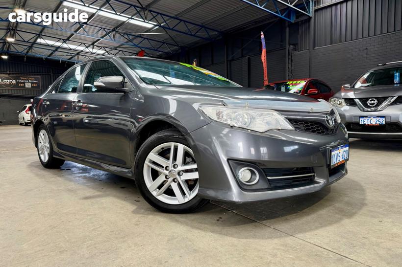 Green 2011 Toyota Camry Sedan Atara Sl