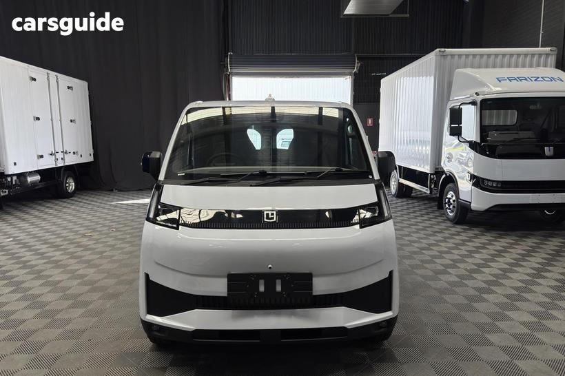 White 2026 Farizon V7E Standard Range
