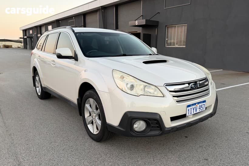 White 2013 Subaru Outback Wagon 2.0D